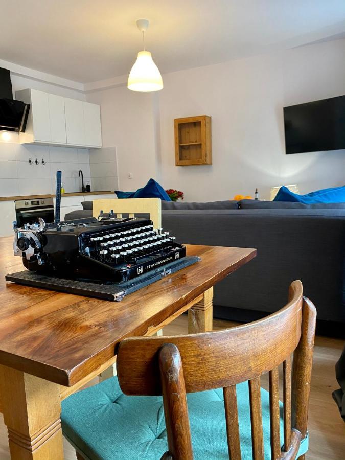 Apartament Hrabala Jelenia Góra Exteriör bild
