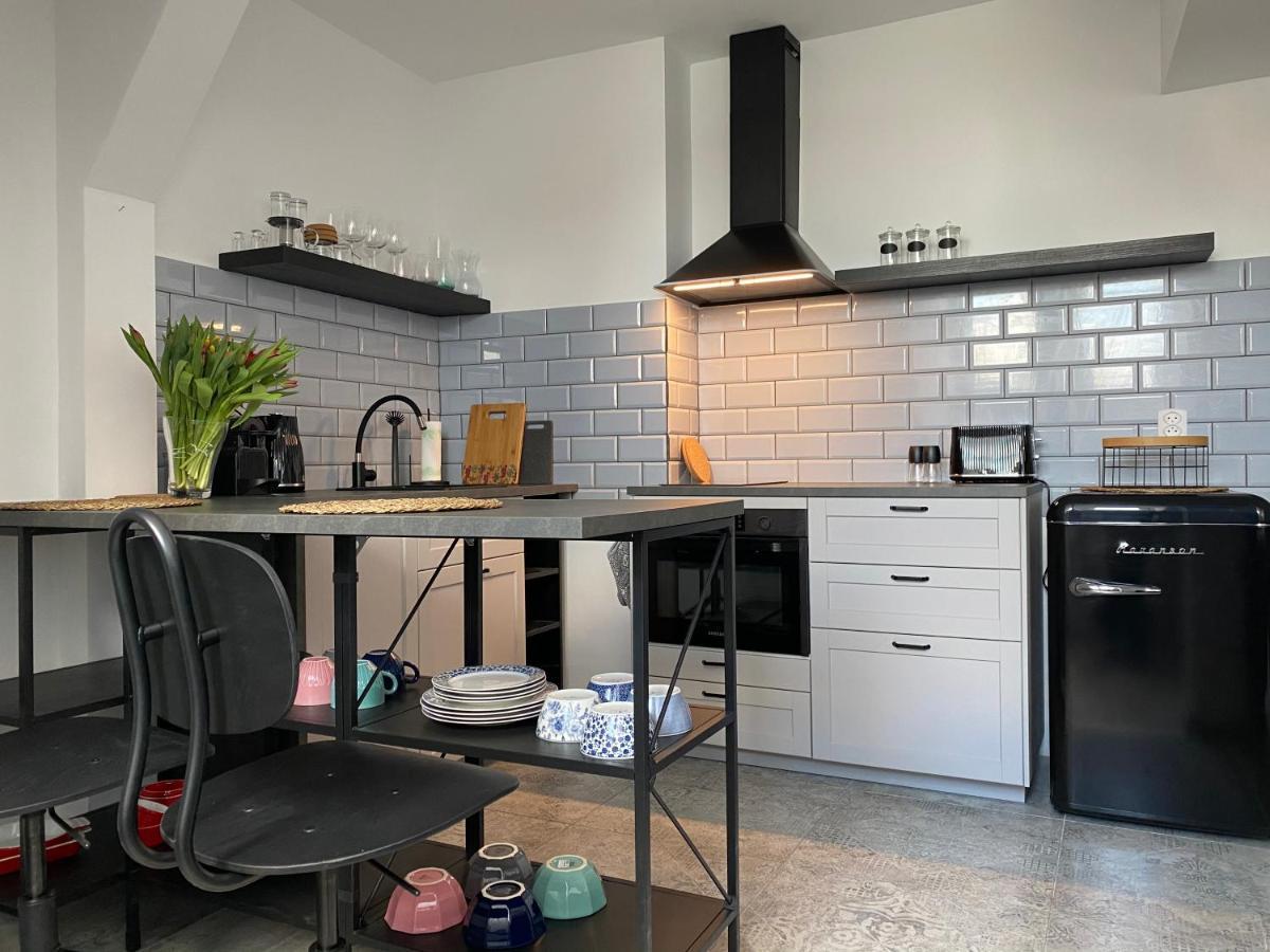 Apartament Hrabala Jelenia Góra Exteriör bild